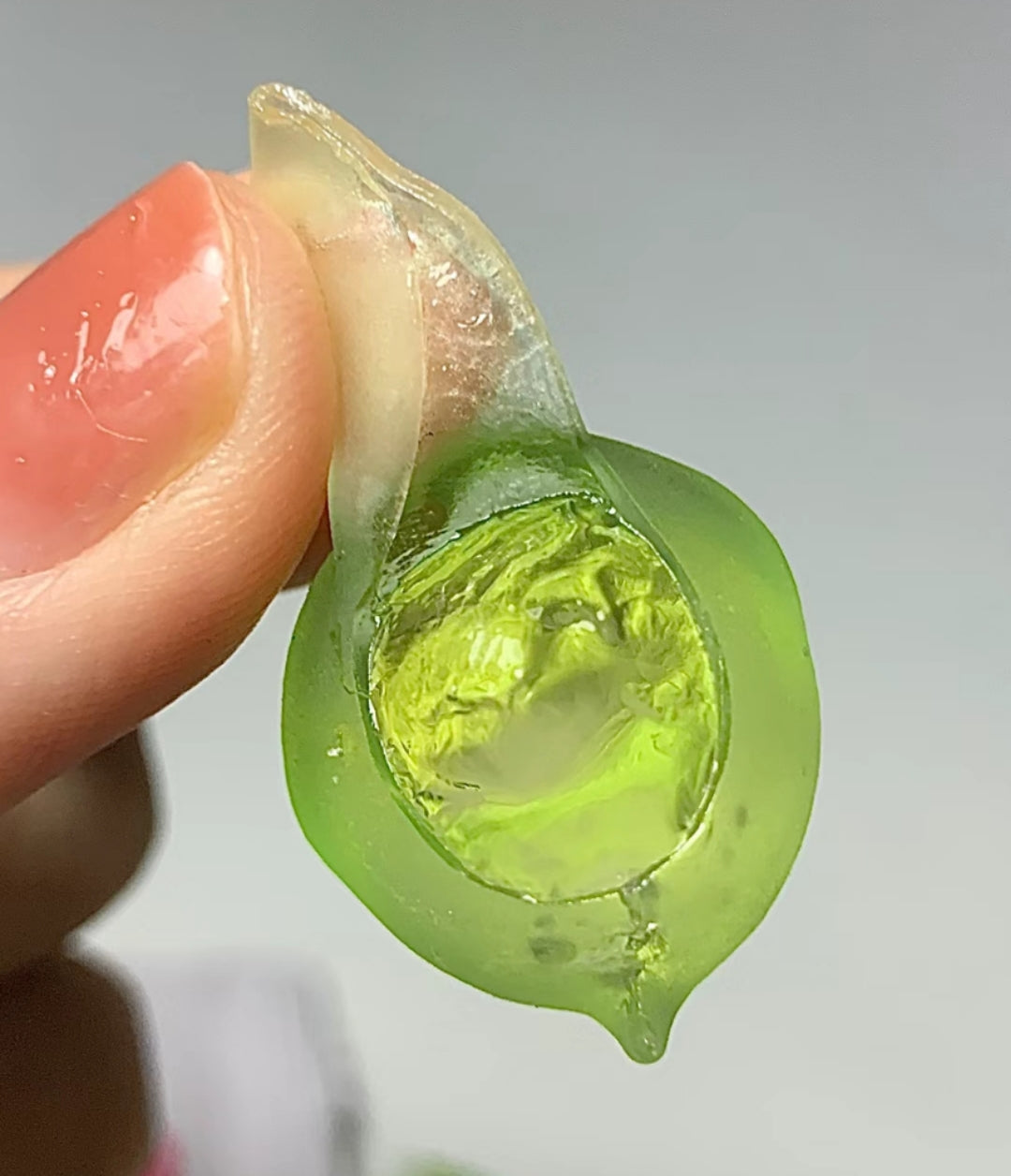 green grape flavored peelable fruit gum 64g