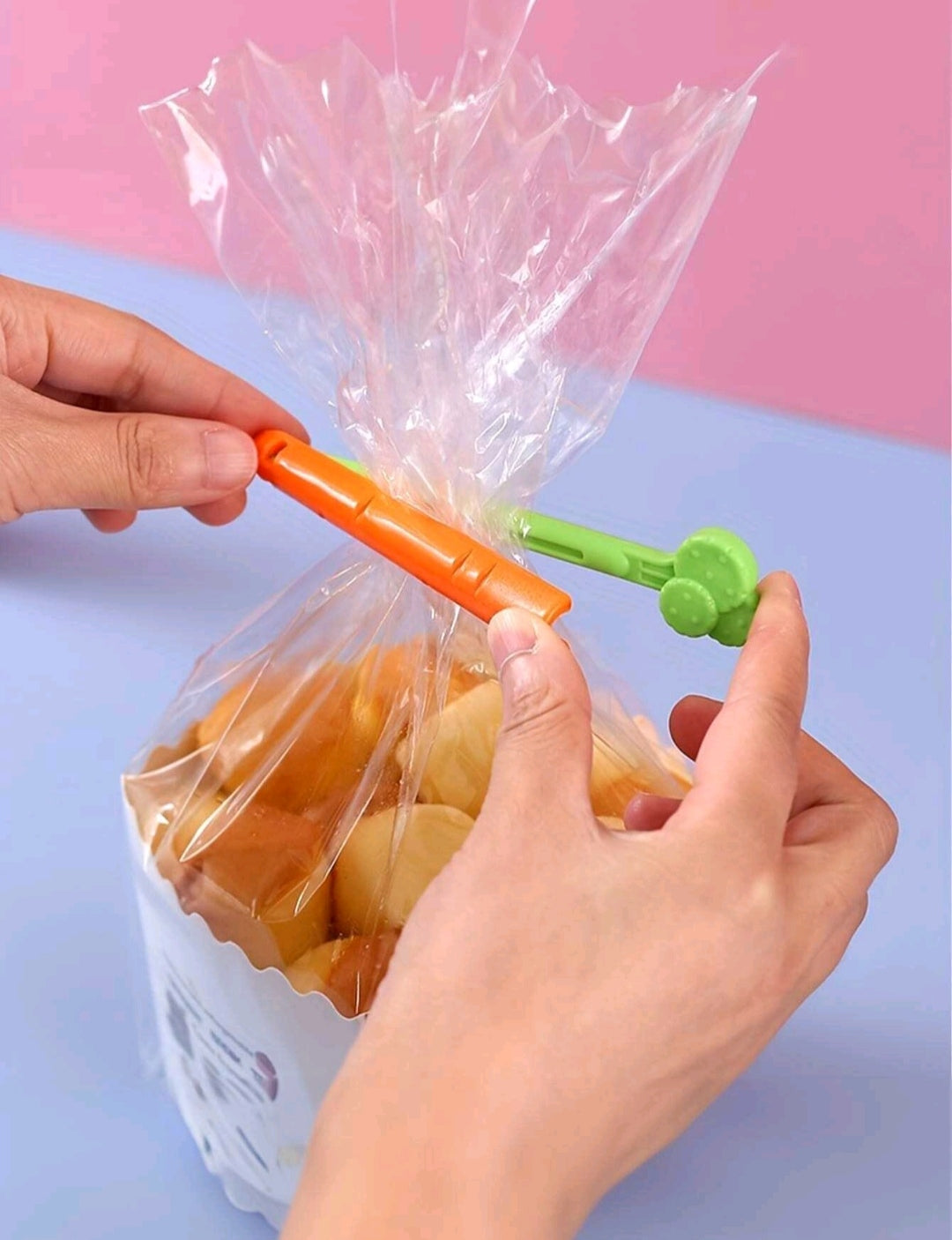 5 sealing tweezers in the shape of a cartoon carrot